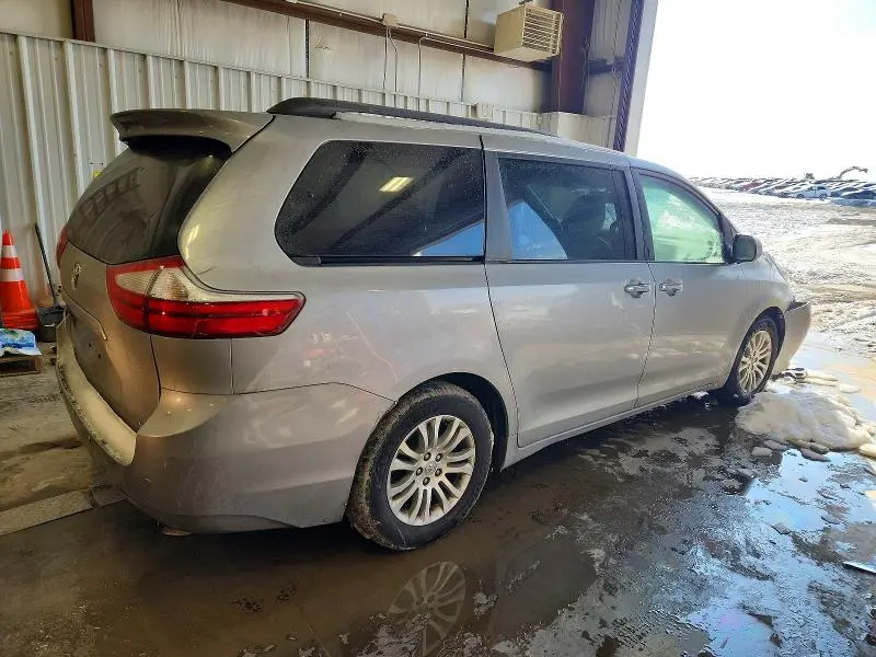 2015 TOYOTA SIENNA XLE  
