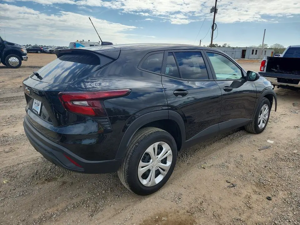 2025 CHEVROLET TRAX LS  