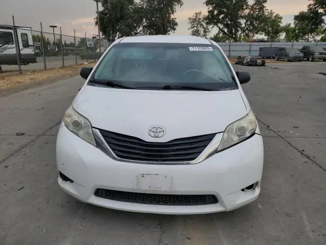 2014 TOYOTA SIENNA LE  