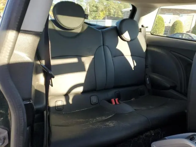 2010 MINI COOPER   