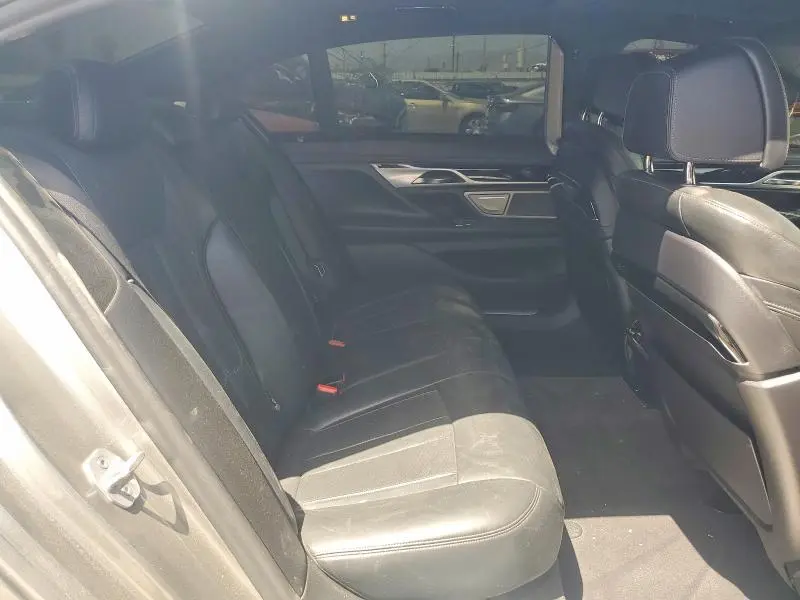 2020 BMW 750 XI  