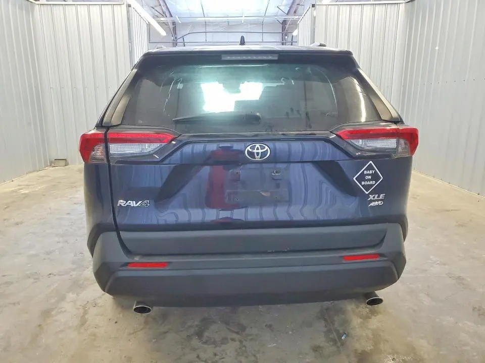 2019 TOYOTA RAV4 XLE  