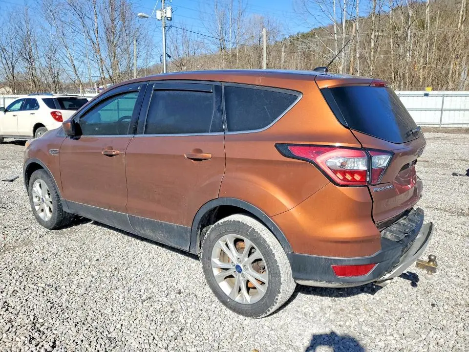 2017 FORD ESCAPE SE  