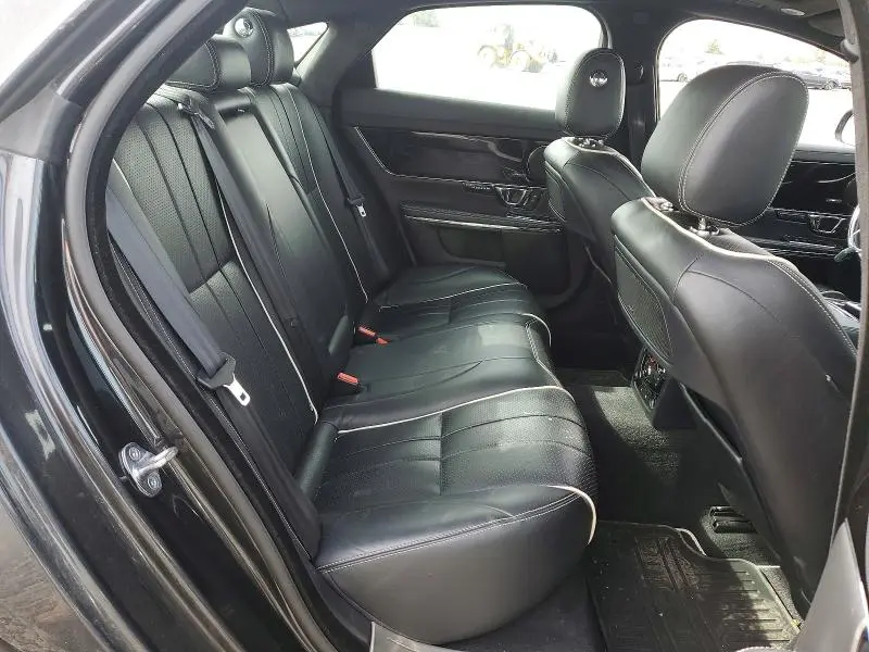 2015 JAGUAR XJ   