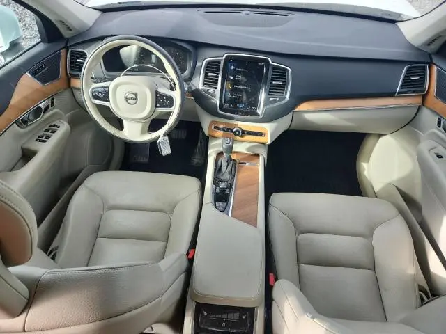 2022 VOLVO XC90 T6 MOMENTUM  