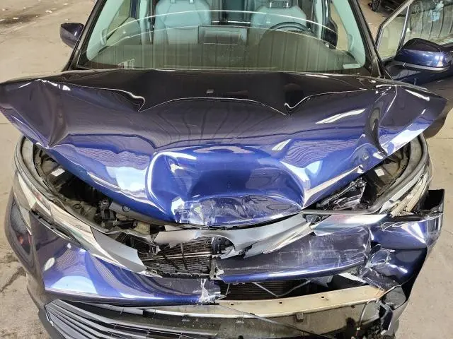 2021 TOYOTA SIENNA XLE  