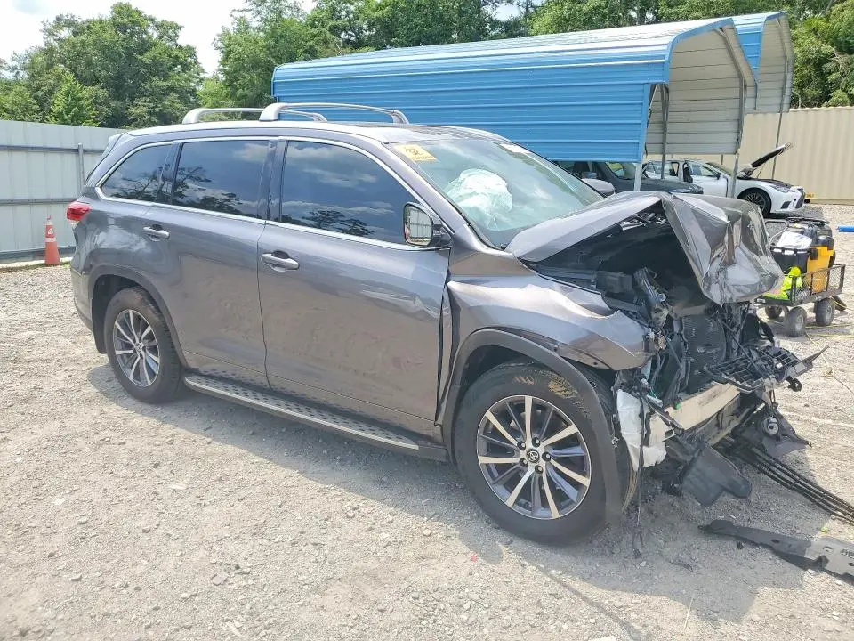 2017 TOYOTA HIGHLANDER XLE  