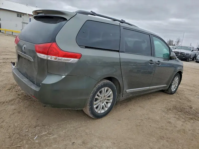 2012 TOYOTA SIENNA XLE  