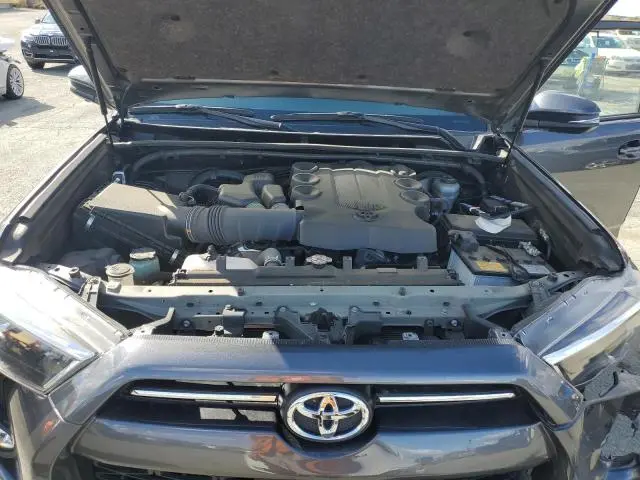 2022 TOYOTA 4RUNNER SR5  