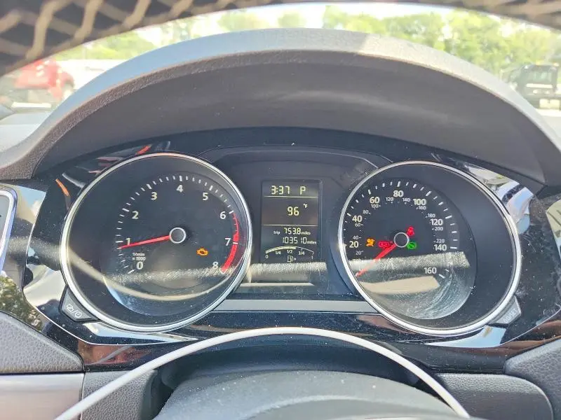 2017 VOLKSWAGEN JETTA SPORT  