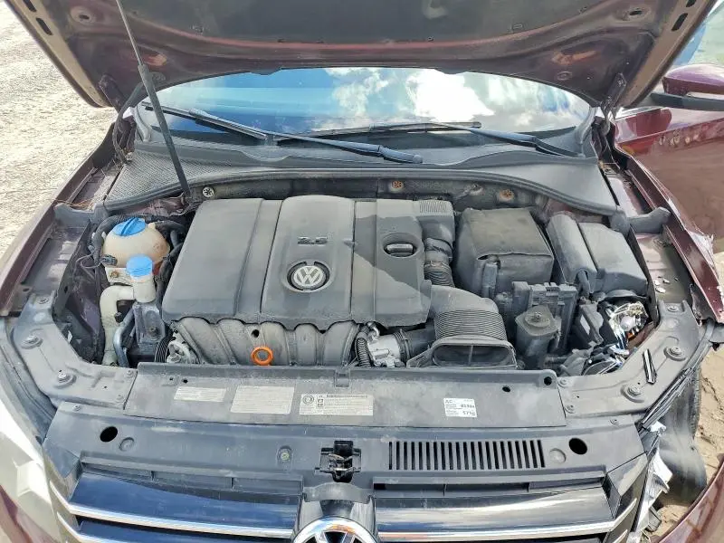 2013 VOLKSWAGEN PASSAT SE  
