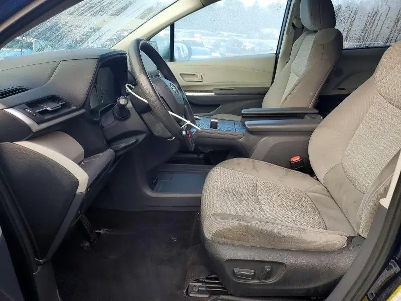 2022 TOYOTA SIENNA LE 8-PASSENGER  