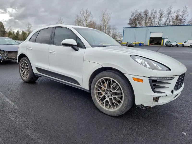 2016 PORSCHE MACAN S  