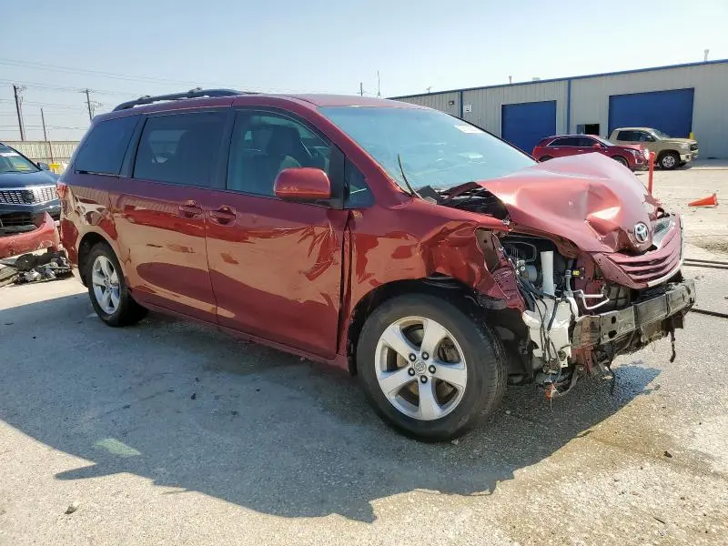 2017 TOYOTA SIENNA LE  