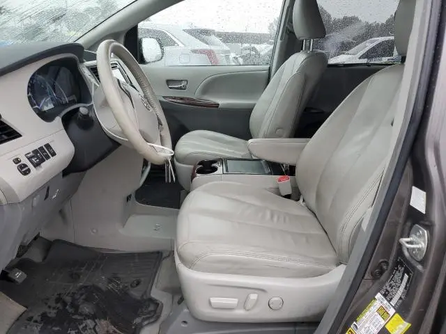 2013 TOYOTA SIENNA XLE  