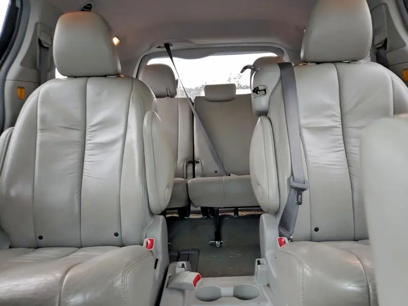2011 TOYOTA SIENNA XLE  