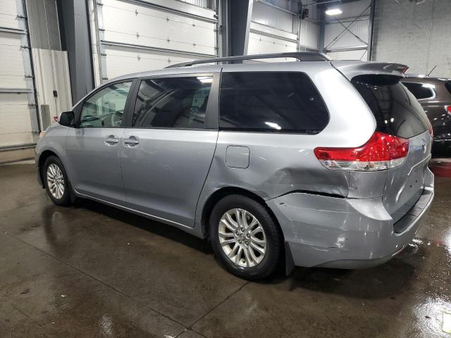 2011 TOYOTA SIENNA XLE