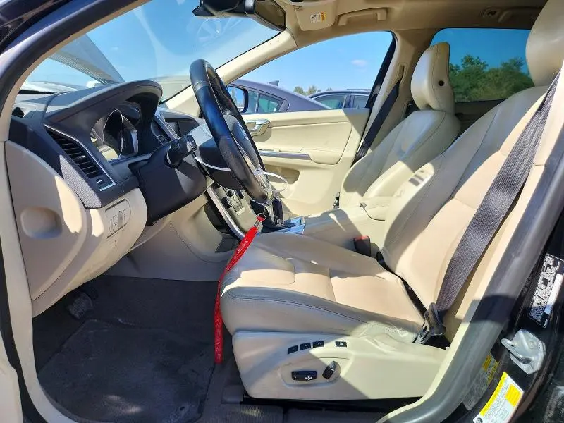2015 VOLVO XC60 T5 PLATINUM  