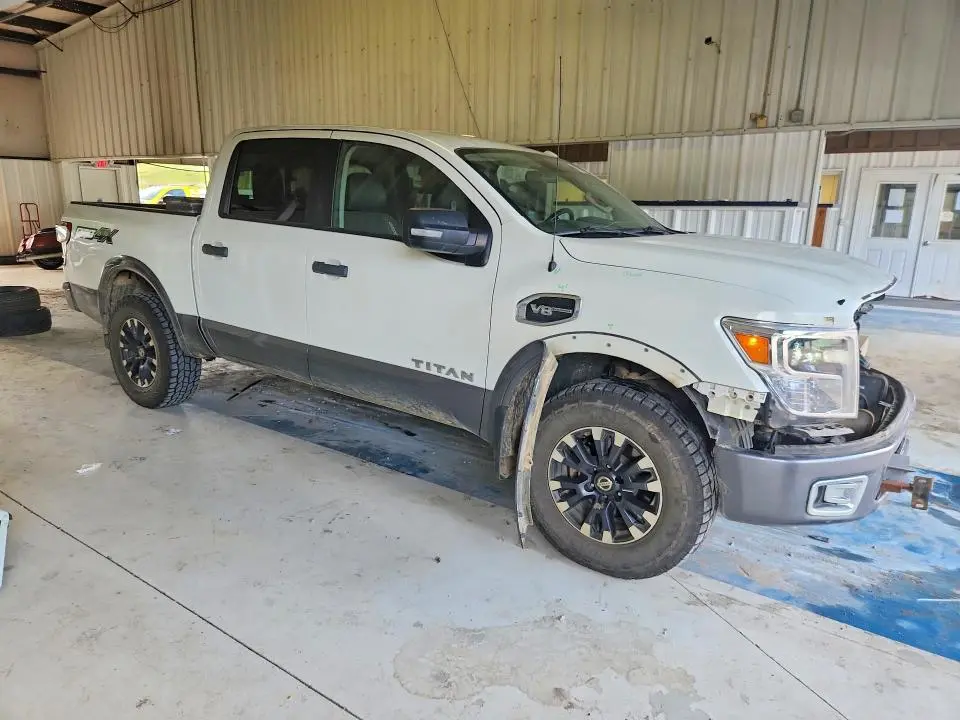 2017 NISSAN TITAN PRO-4X  