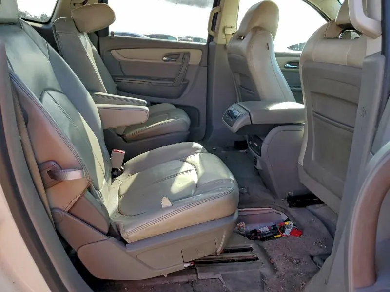 2015 CHEVROLET TRAVERSE LT  