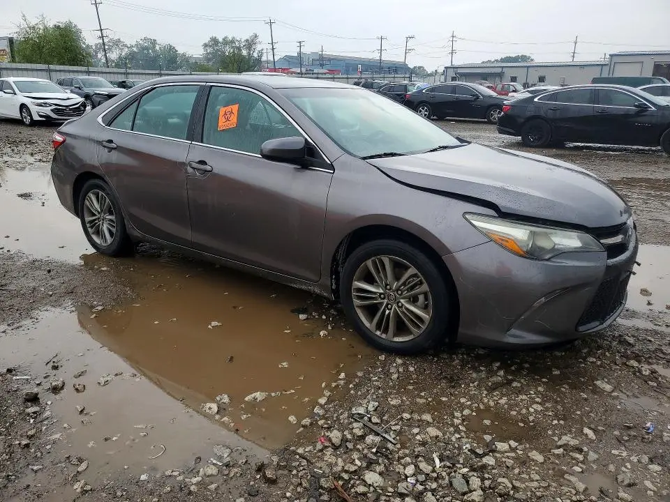 2015 TOYOTA CAMRY SE  