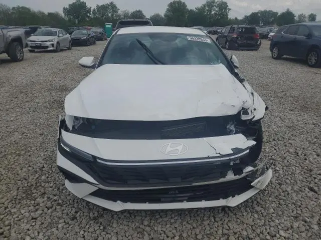 2024 HYUNDAI ELANTRA SE  