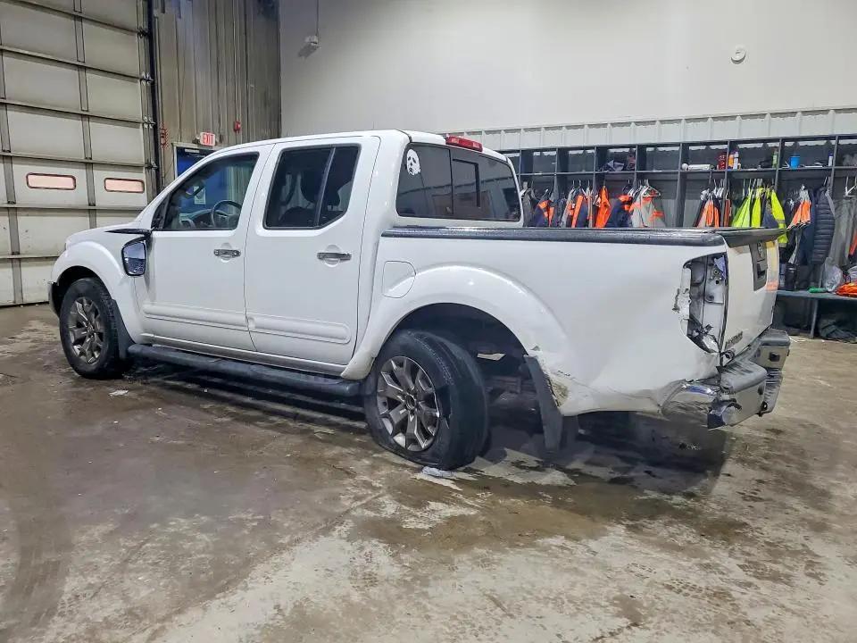 2016 NISSAN FRONTIER SL  