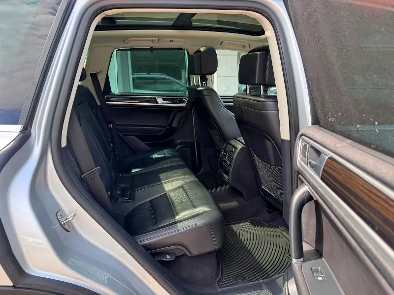 2017 VOLKSWAGEN TOUAREG EXECUTIVE  