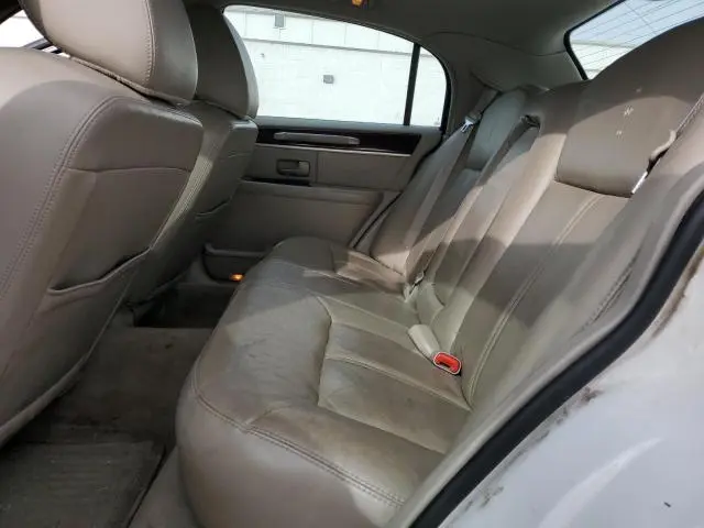 2011 LINCOLN TOWN CAR SIGNATURE LIMITED