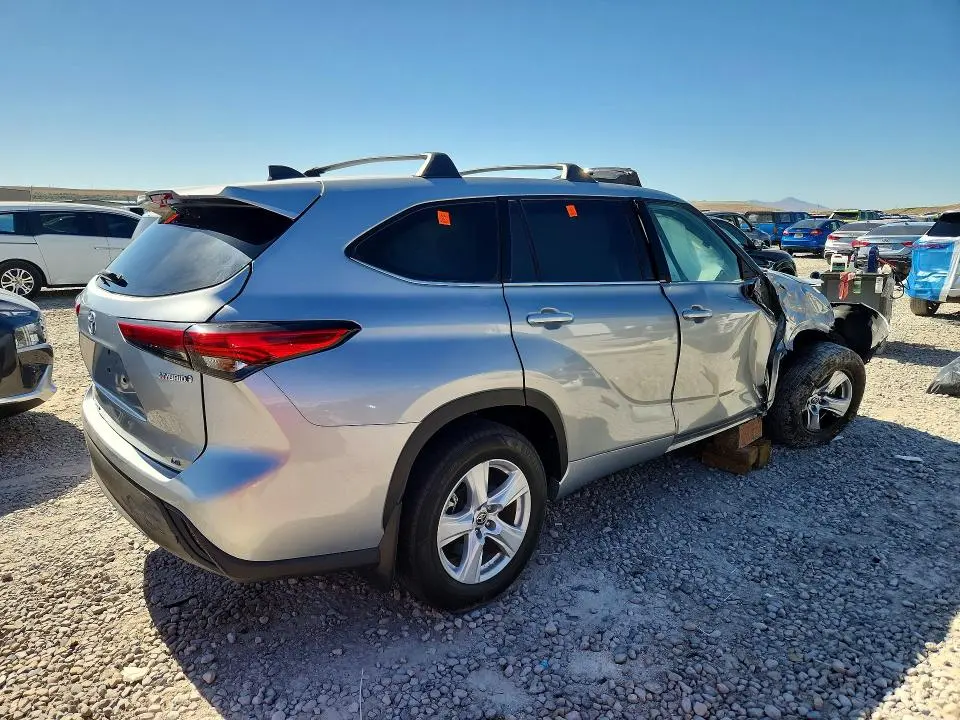 2022 TOYOTA HIGHLANDER HYBRID LE  