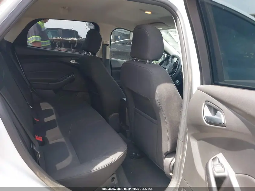 2016 FORD FOCUS SE