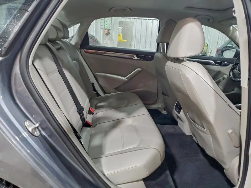 2018 VOLKSWAGEN PASSAT SE  