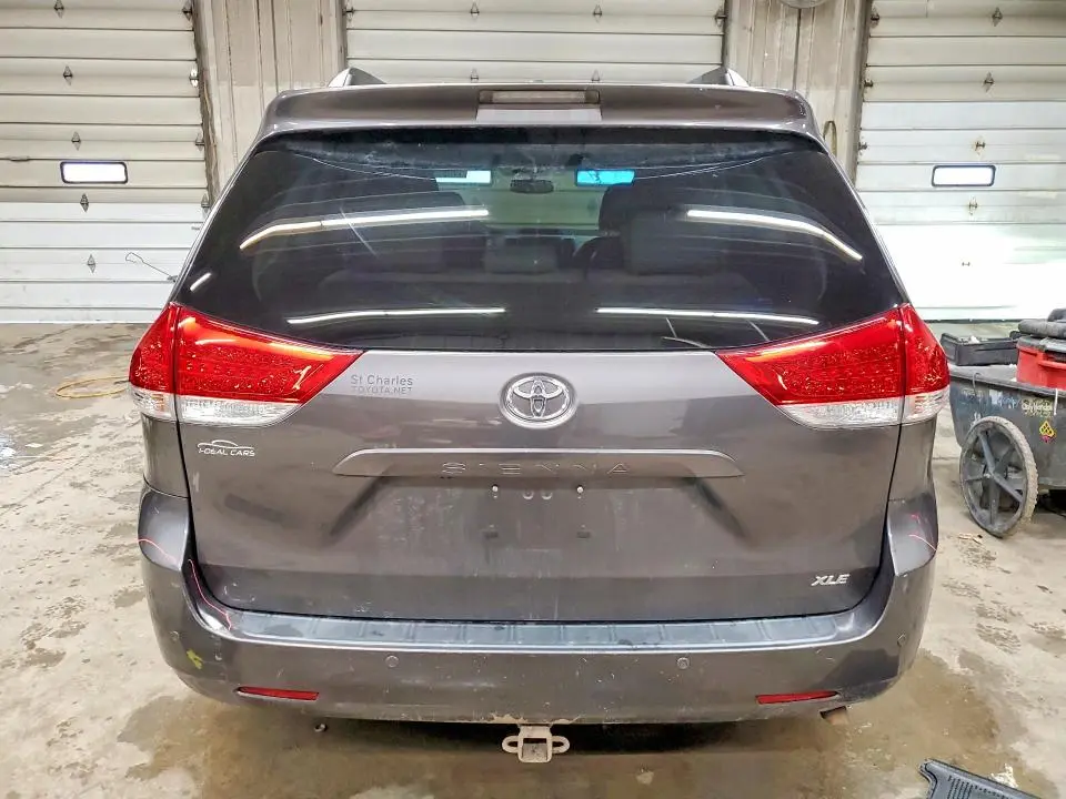 2013 TOYOTA SIENNA XLE  