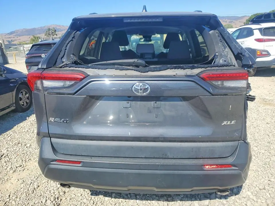 2021 TOYOTA RAV4 XLE  