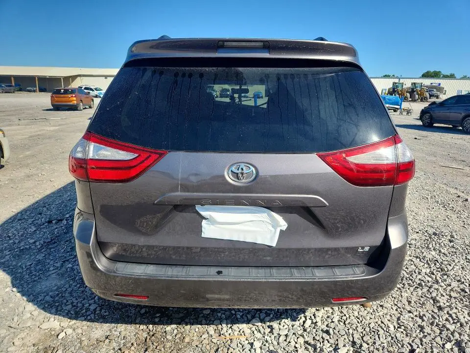 2017 TOYOTA SIENNA LE  
