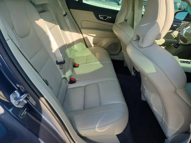 2020 VOLVO S60 T6 MOMENTUM  