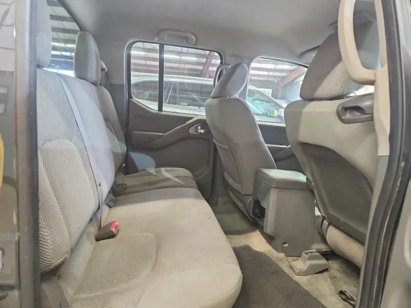 2013 NISSAN FRONTIER SV  