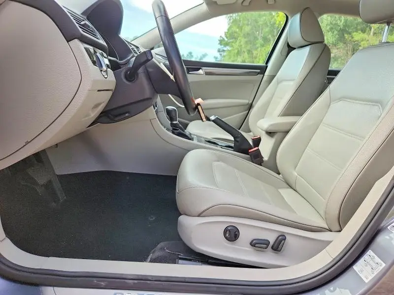 2018 VOLKSWAGEN PASSAT SE  