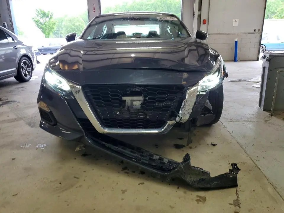 2022 NISSAN ALTIMA SV  