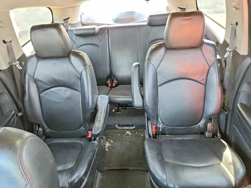 2011 CHEVROLET TRAVERSE LT  