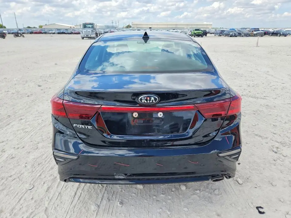 2021 KIA FORTE LXS  