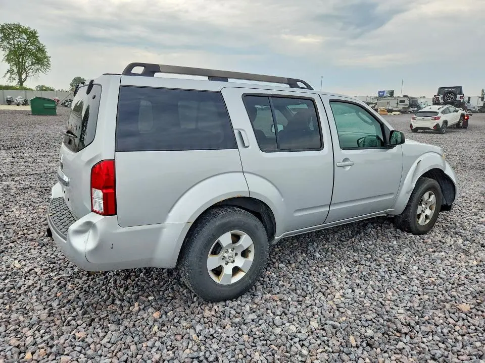 2011 NISSAN PATHFINDER S  