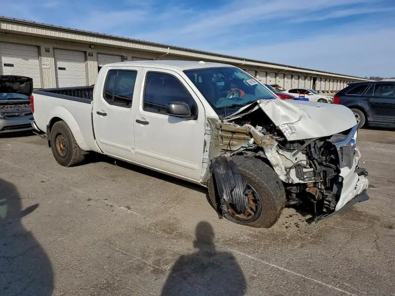 2015 NISSAN FRONTIER SV  