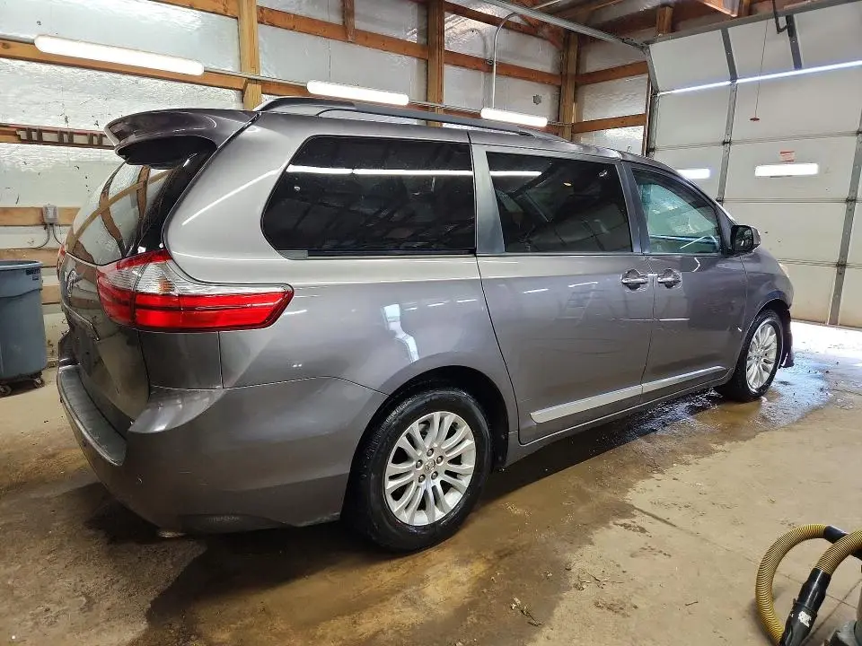2015 TOYOTA SIENNA XLE 8-PASSENGER  