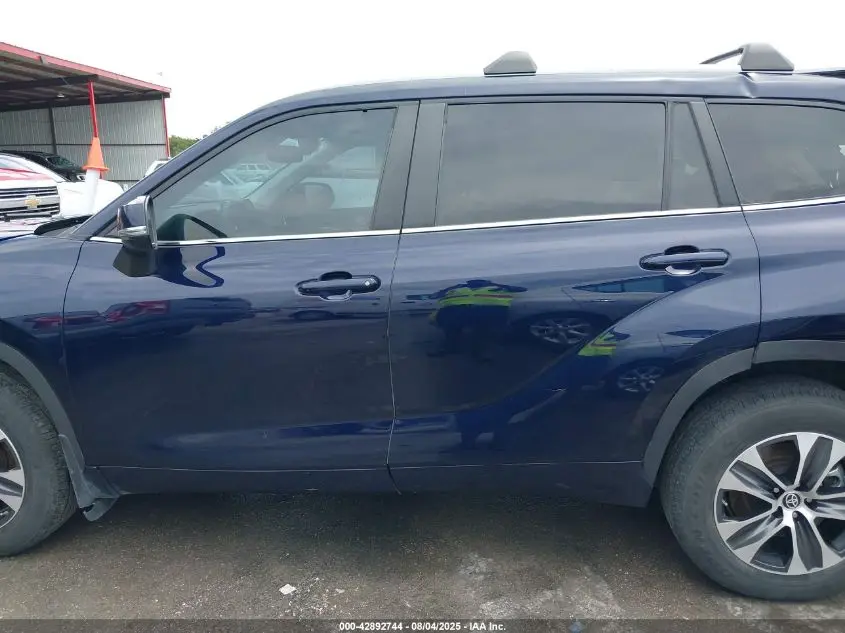 2023 TOYOTA HIGHLANDER HYBRID XLE