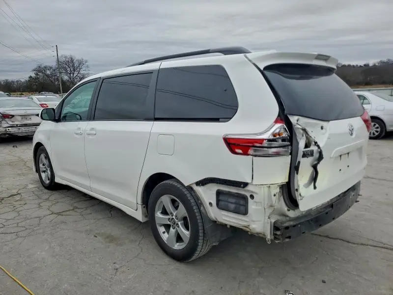 2019 TOYOTA SIENNA LE  
