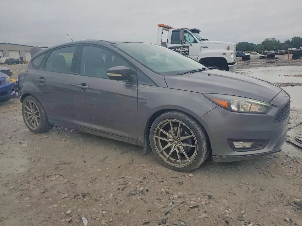 2016 FORD FOCUS SE  