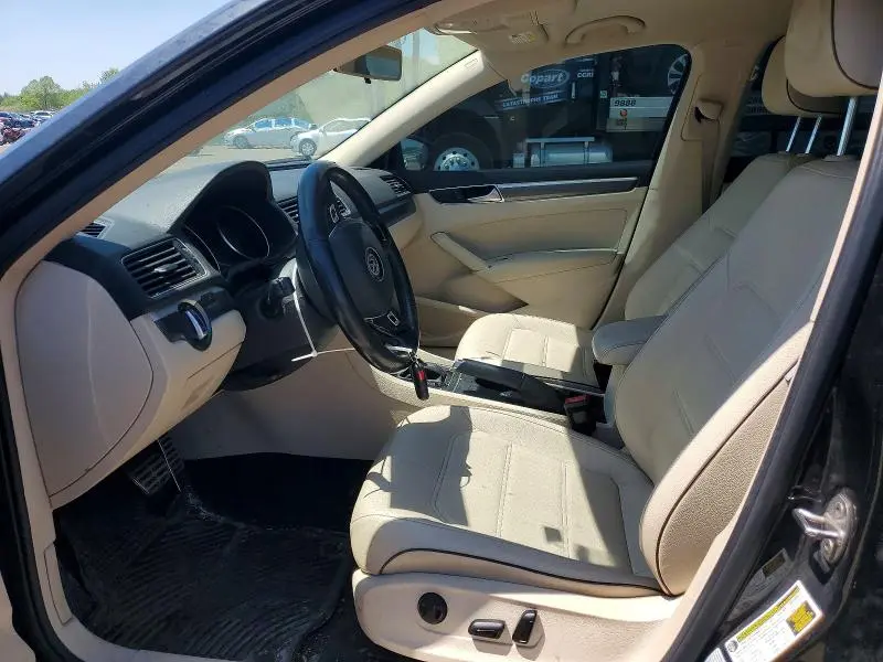 2016 VOLKSWAGEN PASSAT   