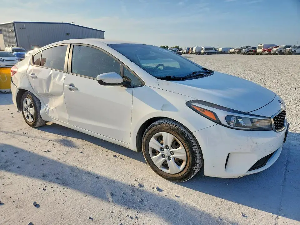 2017 KIA FORTE LX  