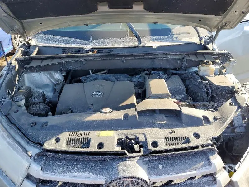 2018 TOYOTA HIGHLANDER LE  